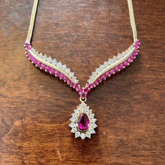 Jewelry - Necklace & earrings, gold, diamonds, rubies